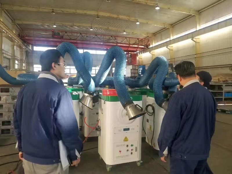 移動(dòng)式焊接煙塵凈化器，深受廣大工業(yè)車間的青睞！  
